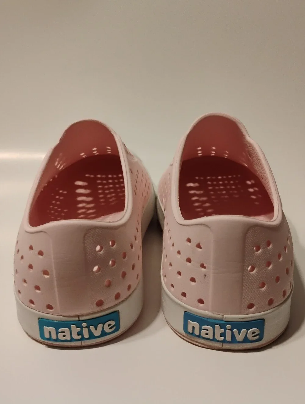Native Shoes Jefferson Slip On Sneakers Water Friendly Pink White M4 W6 J4